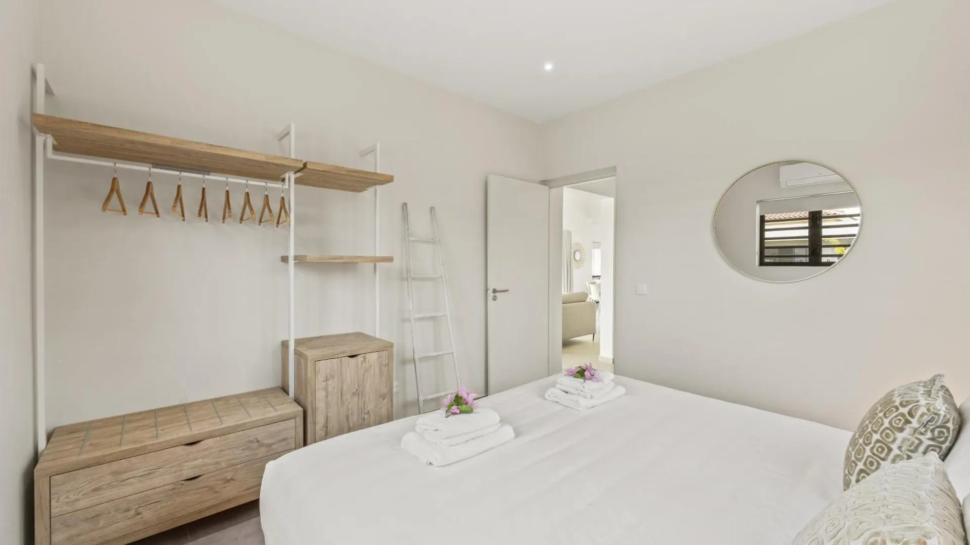 Villa Mambo Beach With Private Pool Willemstad