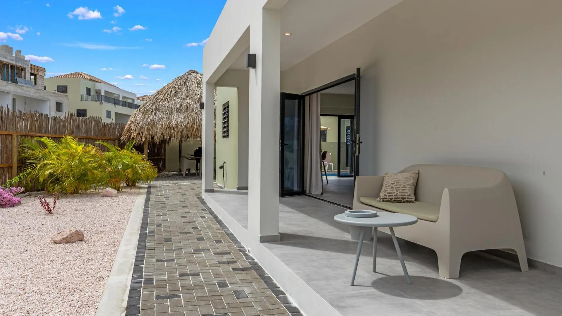 Villa Mambo Beach With Private Pool Виллемстад