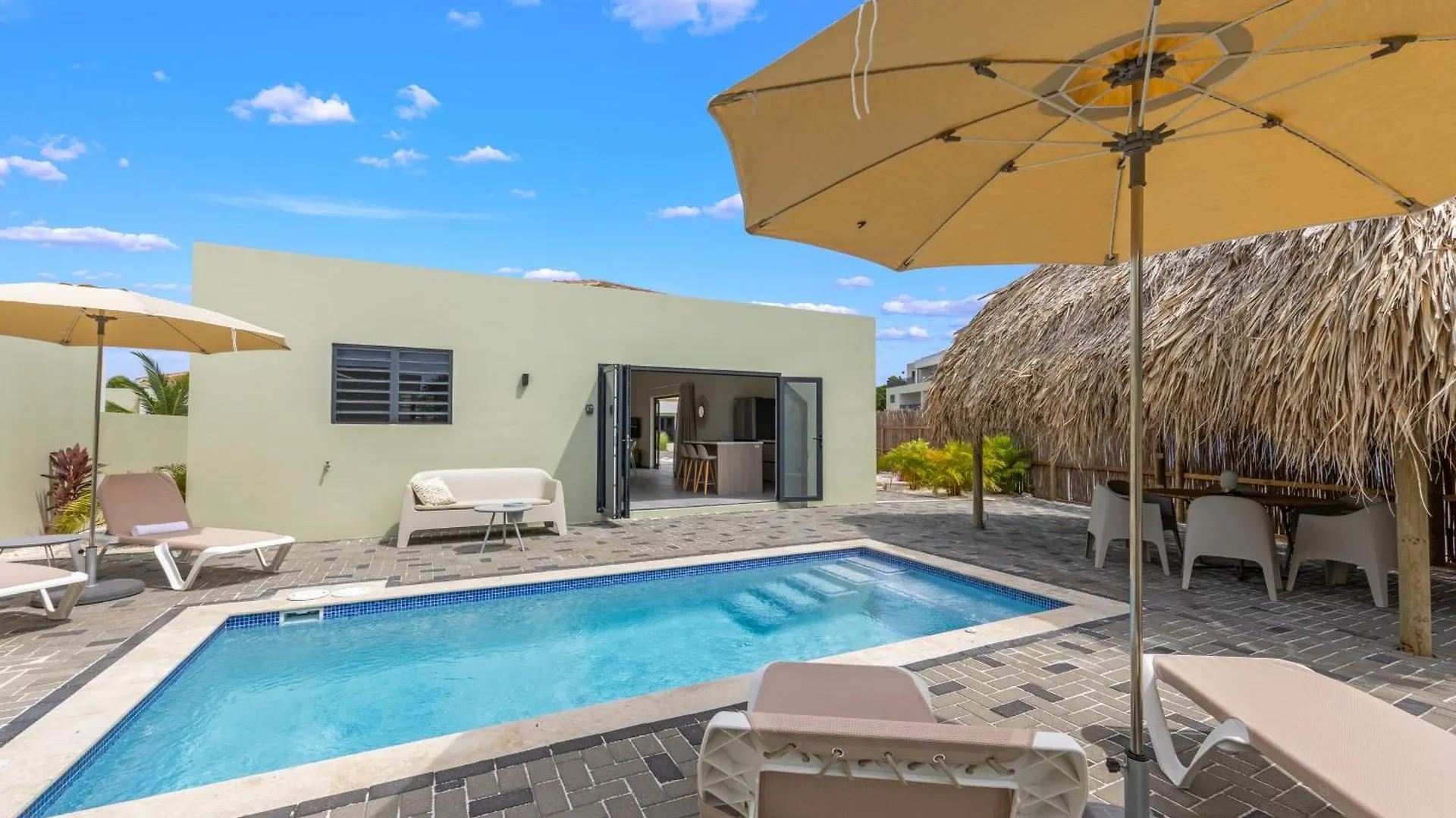 Villa Mambo Beach With Private Pool Виллемстад