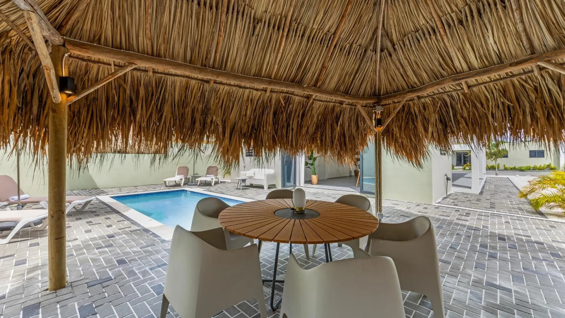 Villa Mambo Beach With Private Pool Виллемстад